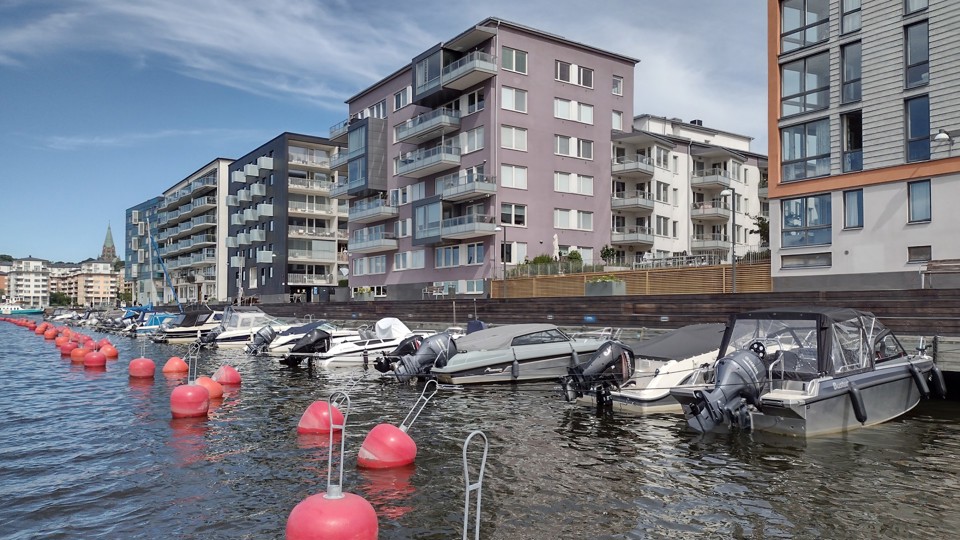 Båtplatser vid Henriksdalskajen.