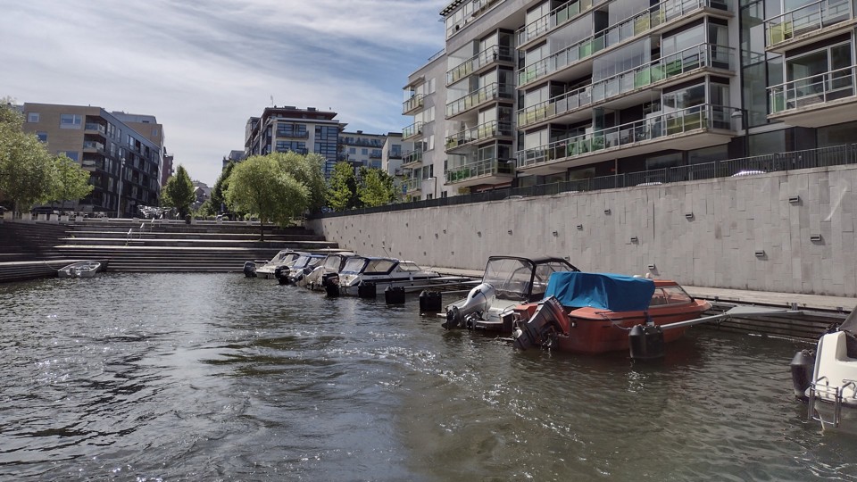 Båtplatser vid Hamnbassängen.